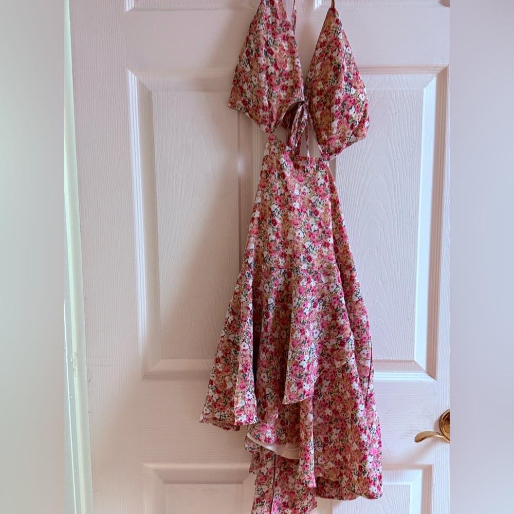 Elegant Floral Backless Dress